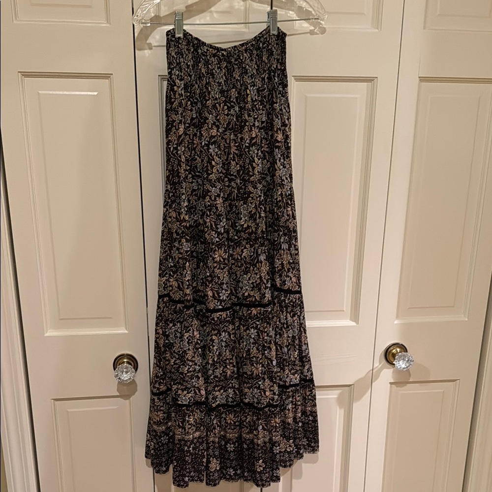 Elegant Floral Maxi Skirt in Black and Brown